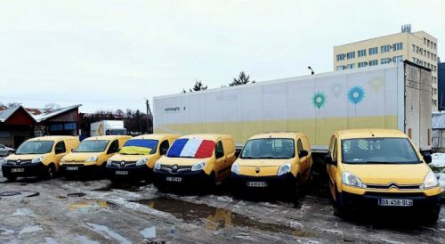 Укрпошта отримала від Франції 6 автомобілів для роботи на деокупованих територіях