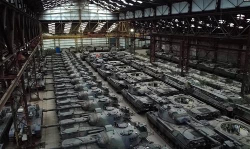 Бельгійський бізнесмен має на складі 500 одиниць бронетехніки, яка так потрібна в Україні - БТР