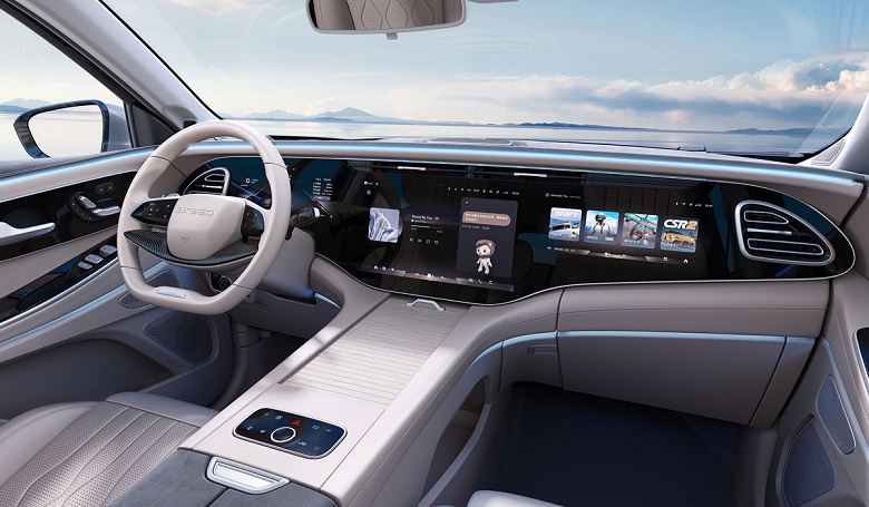 Новый Exeed VX скопировал салон у Mercedes-Benz и получил огромную панель с тремя экранами