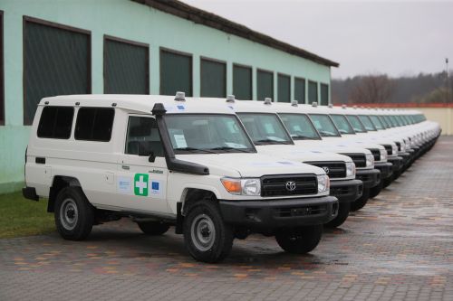 Україна отримала від ВООЗ багато автомобілів швидкої допомоги та позашляховиків - швидк