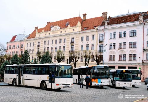 Школи Чернівецької області отримали 4 автобуси із Франції - автобус