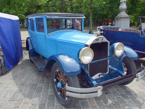 Стали відомі Топ-10+ найстаріших автомобілів в Україні