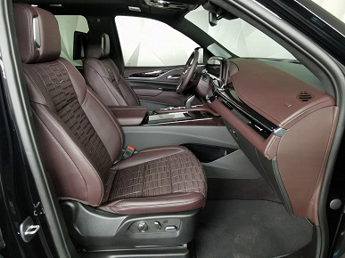 Land Cruiser 300 и рядом не стоял. Официальный дилер привез в Россию новейший Cadillac Escalade ESV V: 5,7 м длины, 10-ступенчатый автомат и мотор 6,2 литра V8 мощностью 416 л.с.
