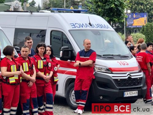 Медики екстреної допомоги Черкащини отримали 7 нових Citroen Jumper
