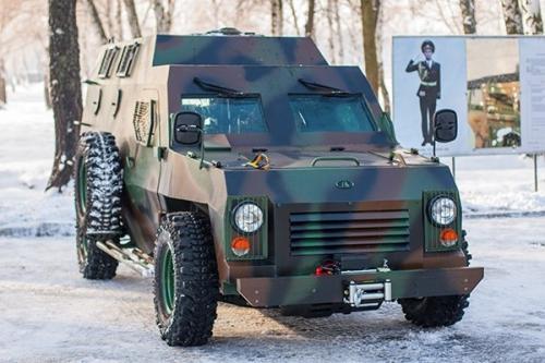 На аукціон виставили військові вантажівки KIA KM450 збанкрутілого заводу "Богдан Моторс"