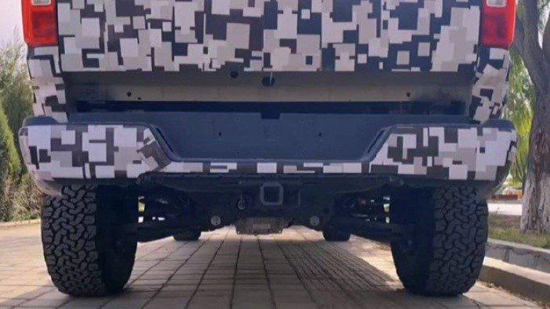 Огромный внедорожник Tank 800 и пикап Great Wall X Poer засняли на дорогах в Китае. У них пневмоподвеска и мотор V6