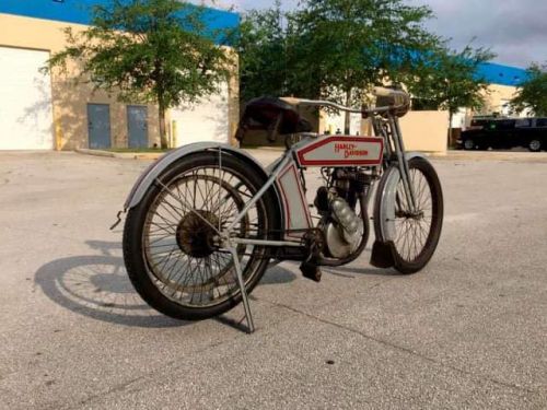 10+ найстаріших мотоциклів, які зараз є в Україні