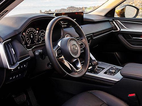 Mazda представила на українському ринку новий кросовер CX-60, який значно посилить її позиції