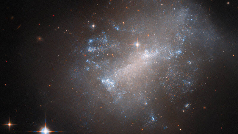 Телескоп Хаббл сделал снимок “неправильной” галактики – фото