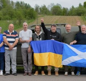 Волонтери привезли з Британії в Україну відразу 40 пікапів для ЗСУ