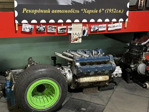 Які артефакти можна побачити у музеї "Машини Часу" у м. Дніпро