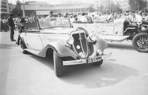 Коли в Україні вперше зафіксували виставку ретро автомобілів