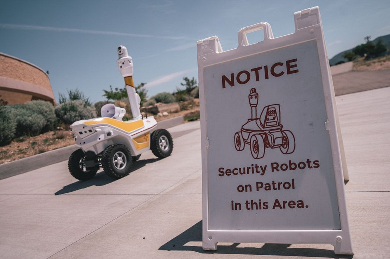 В США роботы начали патрулировать территории некоторых школ для повышения безопасности 