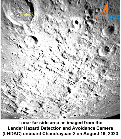 Индийский космический аппарат «Чандраян-3» прислал новые фото обратной стороны Луны. Где-то в там разбилась станция «Луна-25»