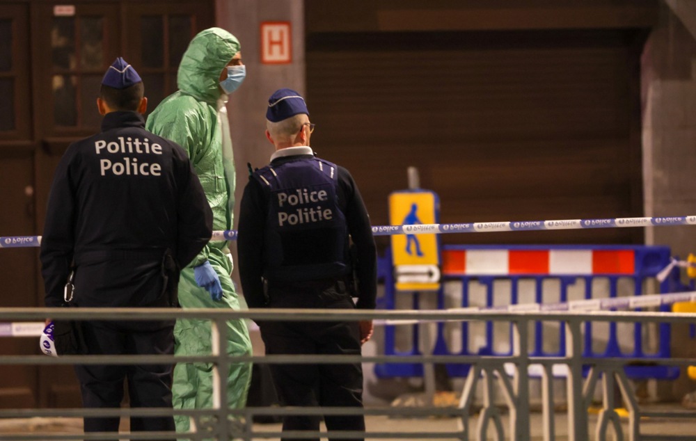 Убийство в Брюсселе. Футбольный матч остановлен, людей не выпускают со стадиона – фото