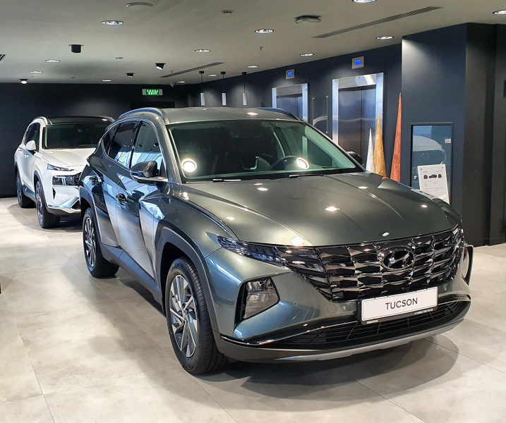 Официальных Hyundai в России больше нет, но есть неофициальные. Главный редактор «За рулем» назвал актуальные цены на «параллельные» Hyundai Tucson, Santa FE, Staria и Palisade
