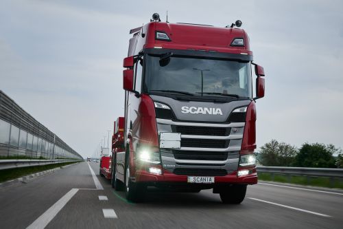 Scania поставила до України незвичний тягач для перевезення важких вантажів