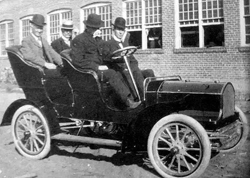 Перші в автомобілі відомих автовиробників світу - виробник