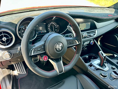 Спорткар для ценителей: в России на продажу выставили экстремальную Alfa Romeo Giulia GTAm — у нее 540 л.с., задний привод и титановая выхлопная система