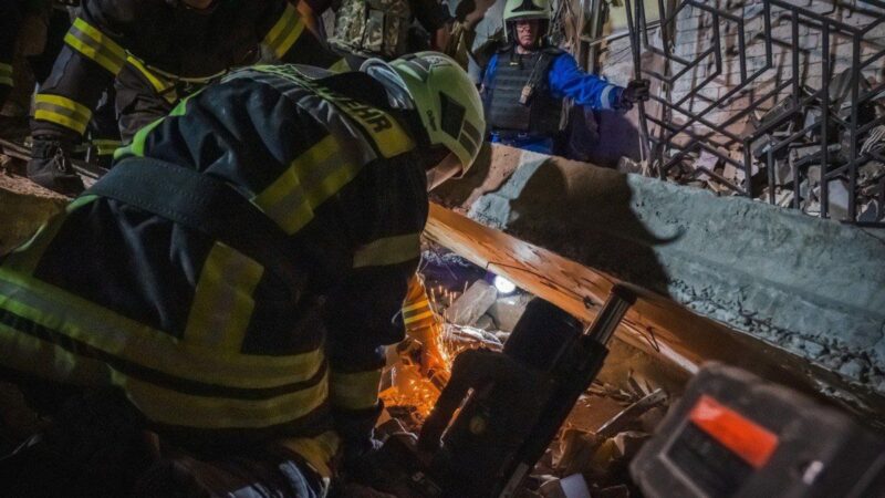 У Краматорську з-під завалів витягли тіло жінки, яка загинула внаслідок ракетного удару