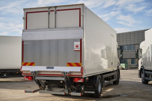 Вантажівки Scania будуть перевозити комунікаційне обладнання Vodafone Україна - Scania