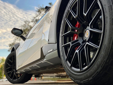 Внедорожный суперкар Lamborghini Huracan Sterrato выставили на продажу в России. У него 5,2-литровый мотор V10 мощностью 610 л.с. и полный привод