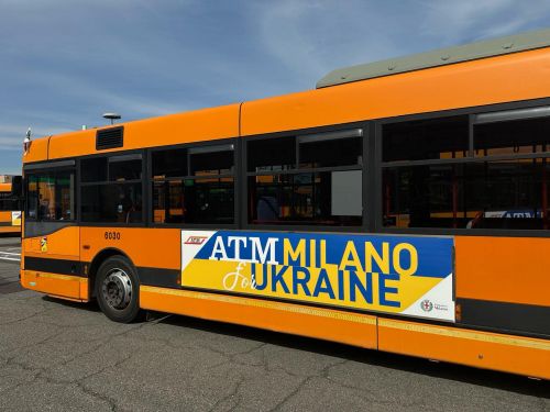 Мілан передасть українським містам 40 автобусів