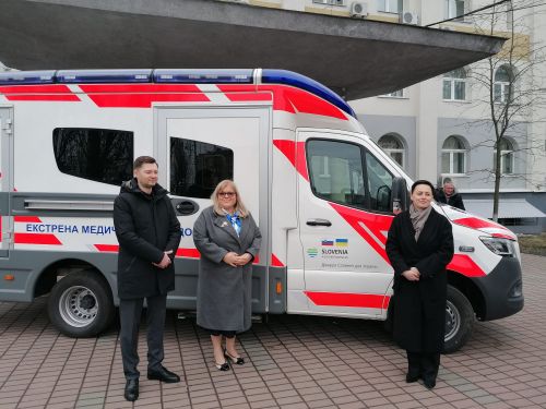 Словенія передала чергову нову машину швидкої допомоги - швидк