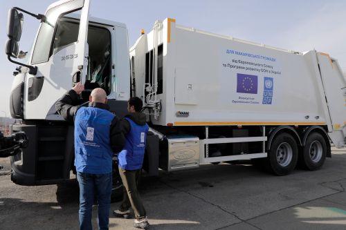 Українські громади отримали сміттєвози Ford Trucks - Ford