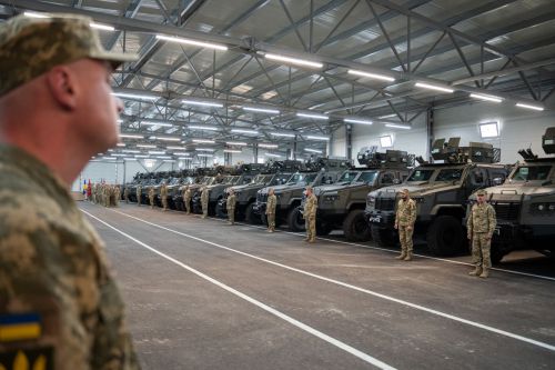 До ЗСУ передали велику партію бронеавтомобілів українського виробництва. Що це за моделі - броне