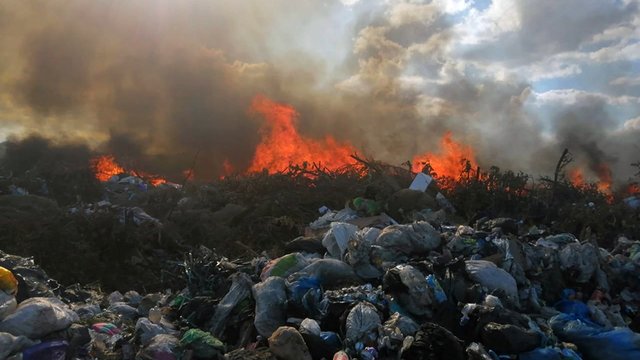 У Делі виникла пожежа на найбільшому в країні звалищі сміття в Газіпурі