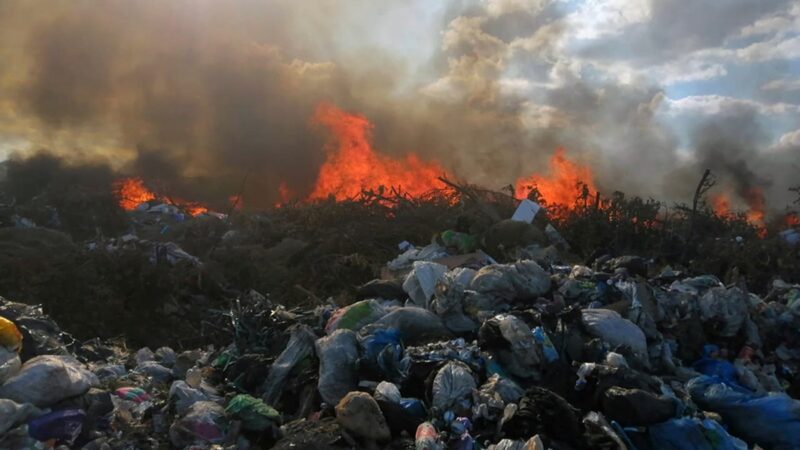 У Делі виникла пожежа на найбільшому в країні звалищі сміття в Газіпурі