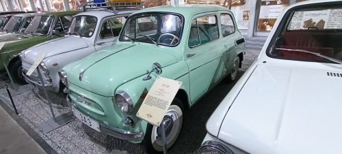 У суботу в Києві відкриється музей ретро автомобілів "Колеса історії"