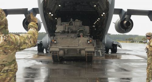 Україна отримала перший пакет військової допомоги на $1 млрд. Що до нього увійшло