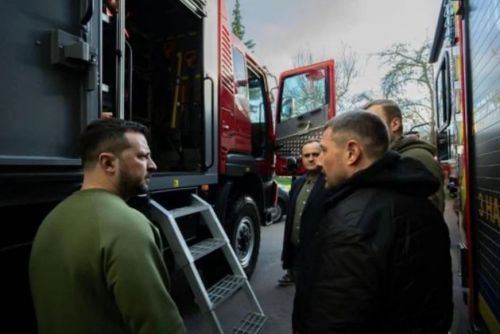 Зеленський відвідав виробництво пожежних машин