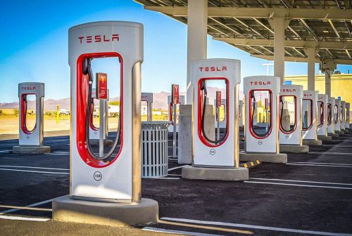 Tesla витратить $500 млн на додаткові зарядні станції