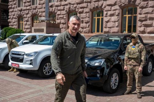 Київ закупив для військових пікапи Isuzu D-Max