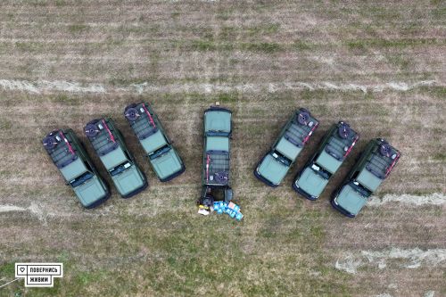 Українським воїнам передали еваки на базі нових Toyota Land Cruiser 78 - Toyota