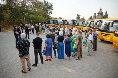 Громади Запоріжжя отримали 25 шкільних автобусів - шкіль