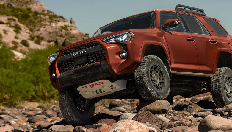 Toyota 4Runner подорожал в России до 8 млн рублей. Столько просят за внедорожник с доработанной подвеской, 4,0-литровым мотором и 5-ступенчатым «автоматом»