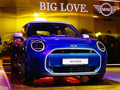 В Україні презентували та оголосили ціни на повністю електричний MINI Cooper