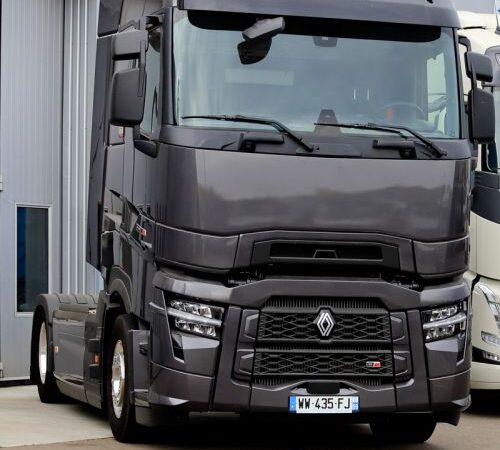 Renault Trucks також долучилась до підготовки жінок водійок вантажівок