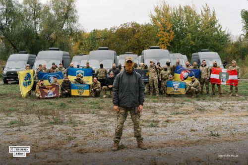 Українські військові отримали 16 пунктів керування БпЛА на базі Ford Transit - Ford