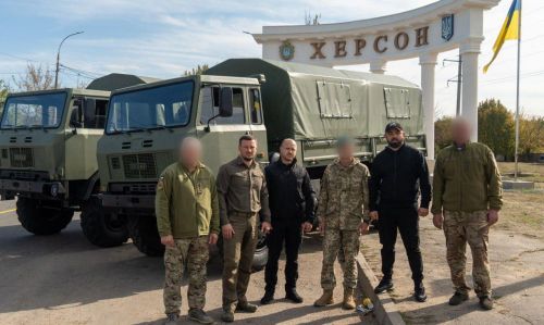 Захисникам Херсонщини передали повнопривідні автомобілі IVECO